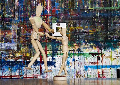 Eine bewegliche Holzfigur im Atelier