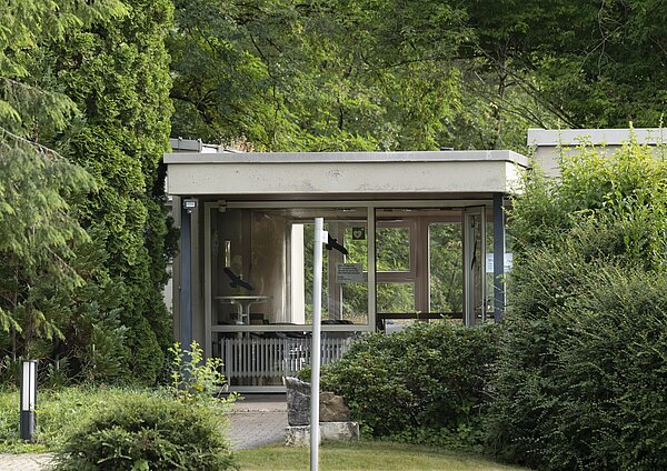 Aufnahme der Eingangstür zum Bungalow